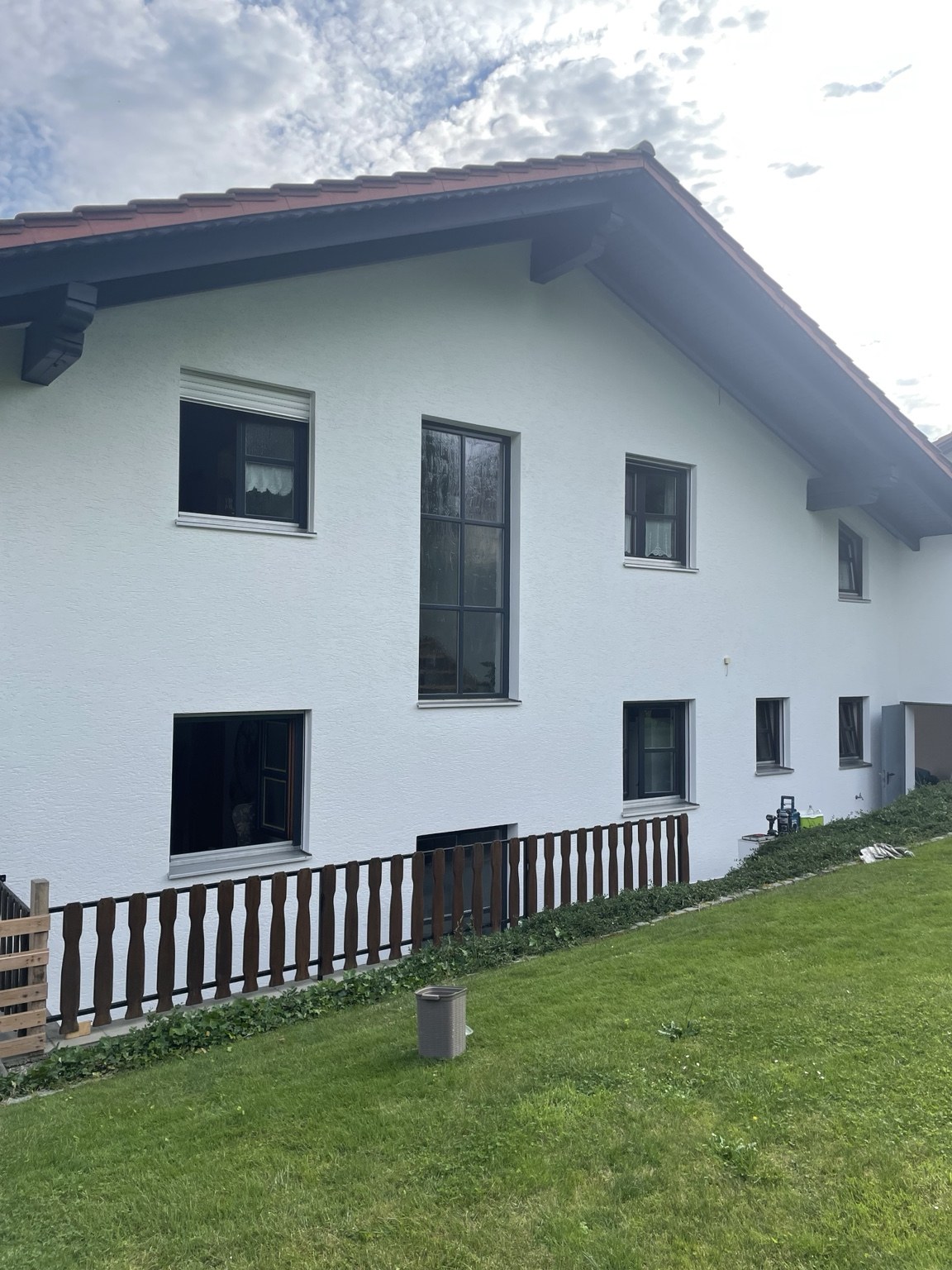 Weiße Hausfassade – ein Projekt von Rich Art